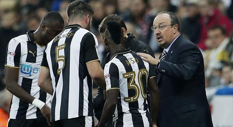 ___5715127___https:______static.pulse.com.gh___webservice___escenic___binary___5715127___2016___11___6___7___Atsu-with-Toons-manager-Benitez_1