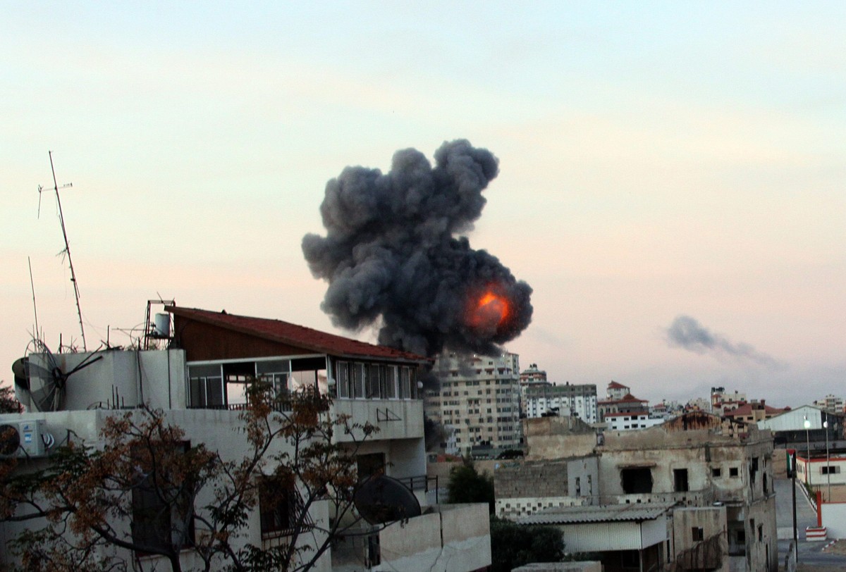 Budynek w Strefie Gazy trafiony po izraelskim nalocie