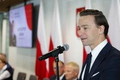 Bosak uderza w PiS. Ataki Kaczyńskiego odbiera jako komplement