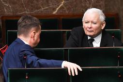 Szef MON Mariusz Błaszczak i prezes PiS Jarosław Kaczyński w Sejmie