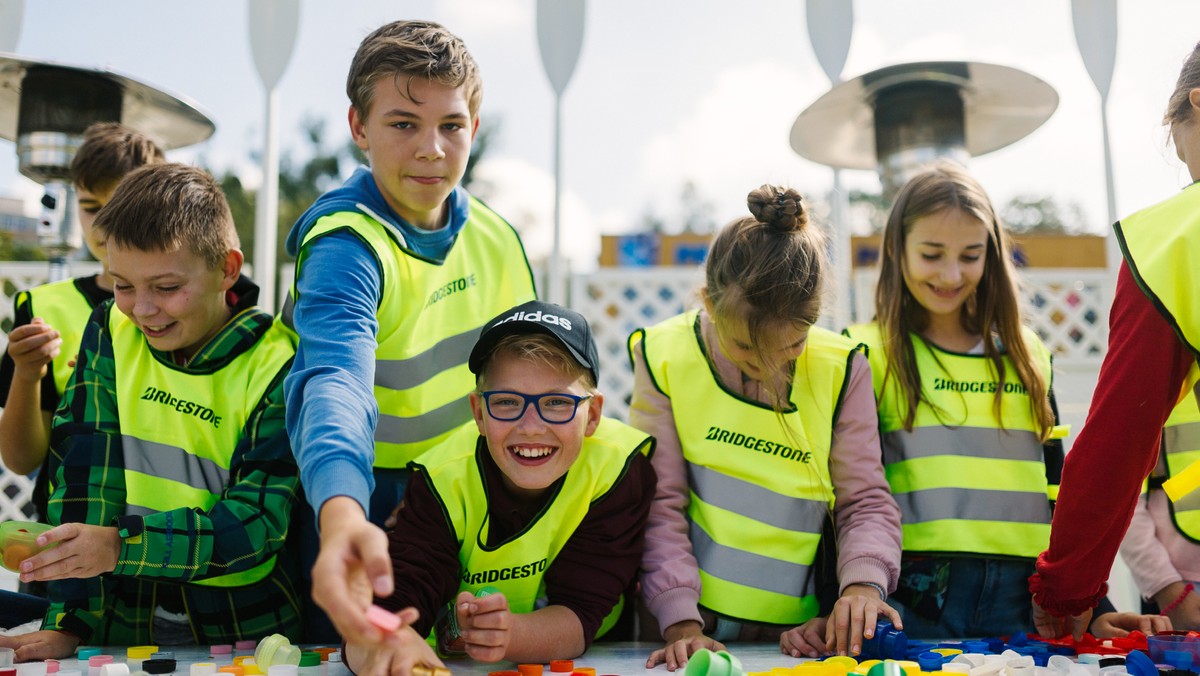 Czym są zasoby naturalne i dlaczego warto o nie dbać, jak chronić środowisko, na czym polega recykling, co znaczy bioróżnorodność i jakie ryby pływają w Warcie – to tylko część z wielu zagadnień, jakie poznawały dzieci z wielkopolskich podstawówek podczas odbywających się w minionym tygodniu w Poznaniu ECO Igrzysk.