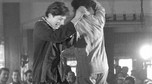 Wojciech  Plewiński: Roman Polański i Andrzej Wojciechowski tańczą na stole w piżamach podczas Jazz Campingu w schronisku na Kalatówkach, 1959 r.