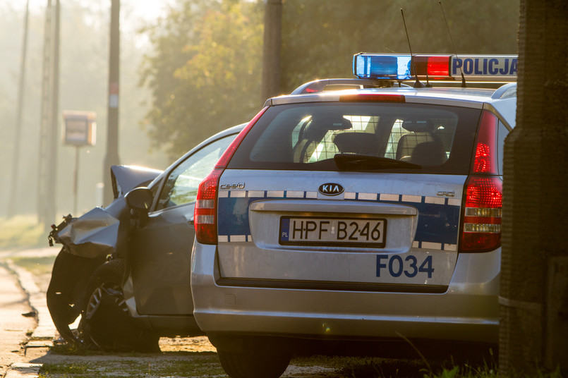 Z powodu gołoledzi na ulicach miasta rano panowały niezwykle trudne warunki do jazdy samochodem i poruszania się pieszo