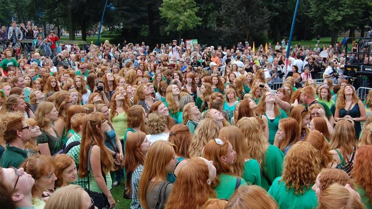 Od ognistoczerwonego, poprzez marchewkowy i miedziany, aż po truskawkowy blond - około 14 tys. rudzielców z całego świata spotkało się już po raz szósty na festiwalu "Roodharigen" w holenderskim mieście Breda. Najmłodsza uczestniczka miała dwa miesiące.