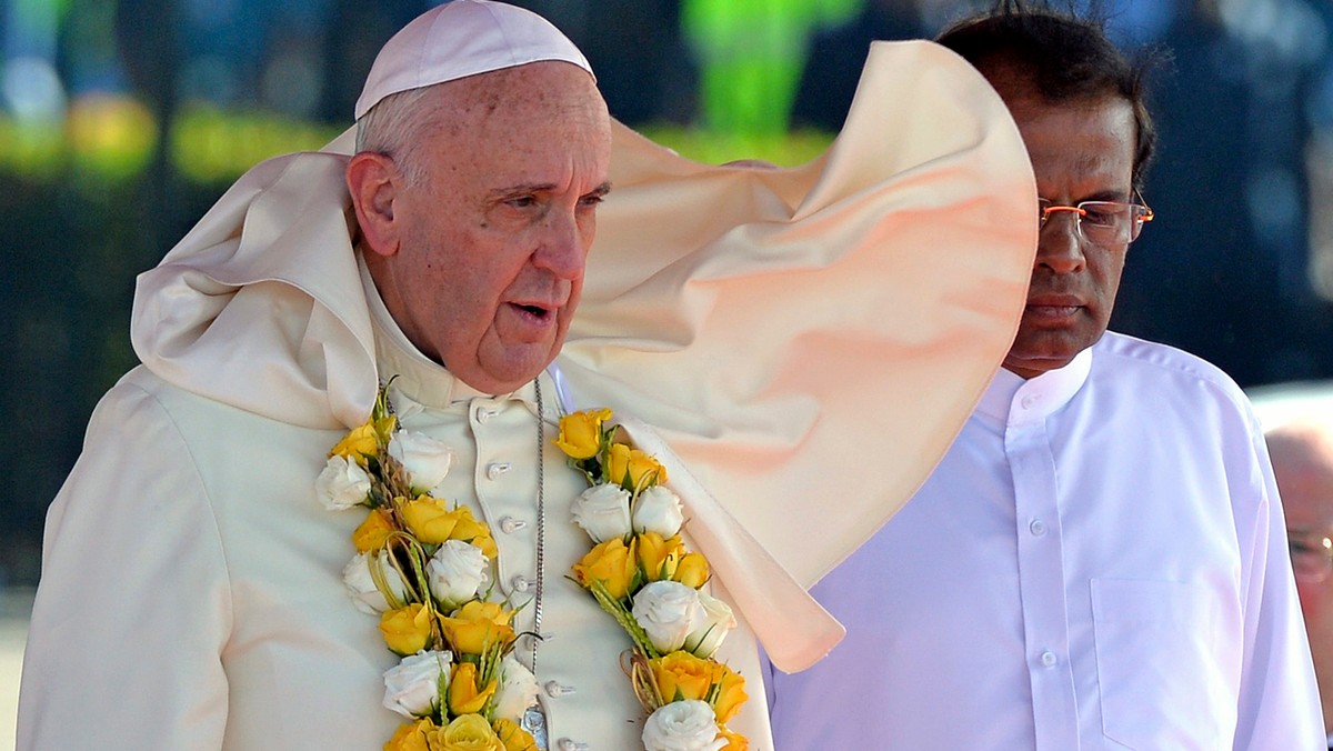 W pierwszym dniu wizyty na Sri Lance papież Franciszek spotkał się z władzami kraju i przywódcami czterech wspólnot religijnych. Mówił im, że nigdy nie wolno pozwolić na to, aby przekonania religijne były wykorzystywane dla sprawy przemocy i wojny.