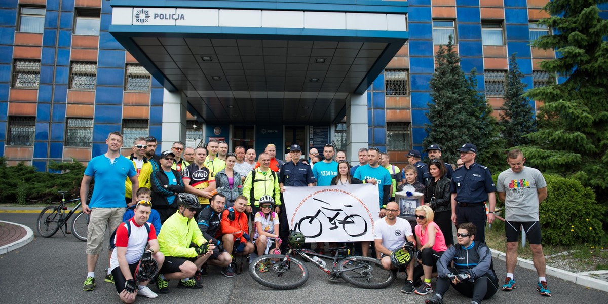 Katowice. Charytatwyna sztafeta rowerowa policjantów 