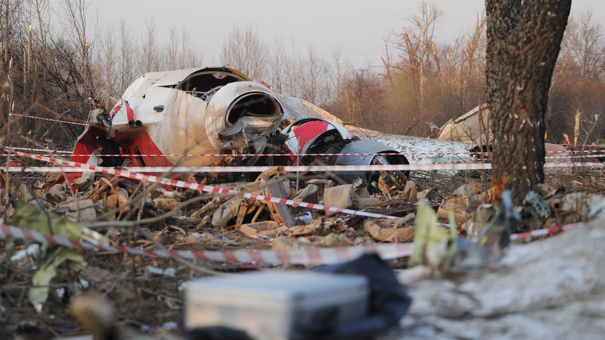 Polish president's plane crashes near Smolensk