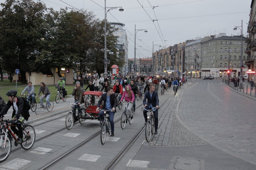 Rowerzyści na pl. Bema. Akcja zorganizowana przez Wrocławską Masę Krytyczną