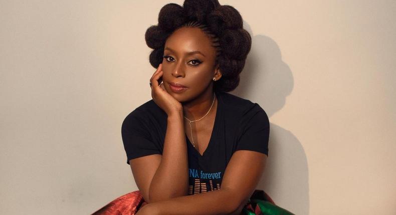 Chimamanda is known for styling her naturally {instagram/chimamandangoziadichie}