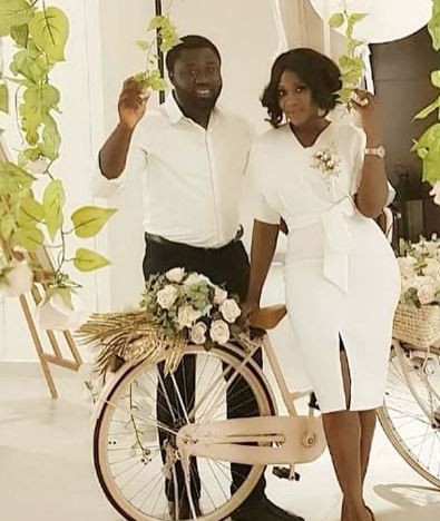 The photos of Mercy Johnson and her hubby, Prince Odi Okojie are the cutest you'd find on social media today [Instagram/MercyJohnson]