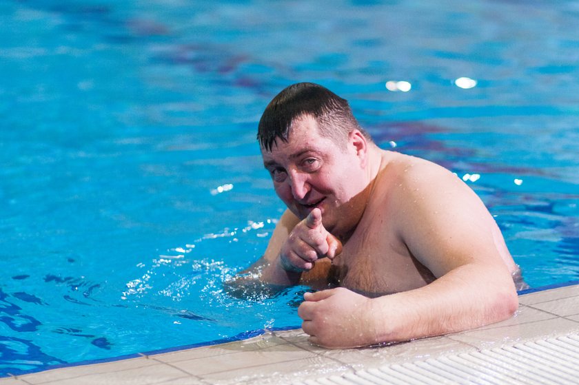 Adam Kraśko z "Rolnik szuka żony" na basenie „Celebrity Splash”