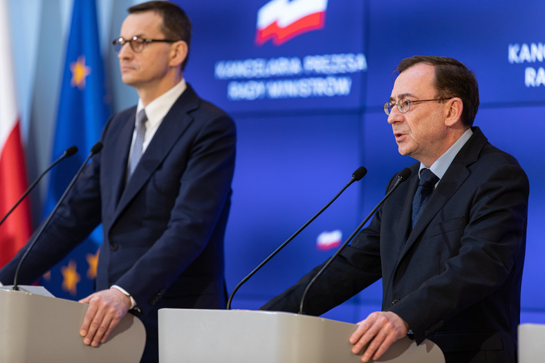 Mateusz Morawiecki i Mariusz Kamiński podczas konferencji prasowej (10.03.2020)