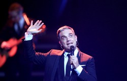 Robbie Williams z tysięcznym numerem 1 na Wyspach