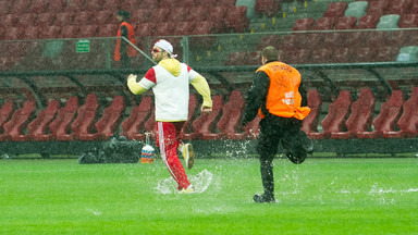 Skandal i jedna wielka kompromitacja. Stadion, który zamienił się w basen