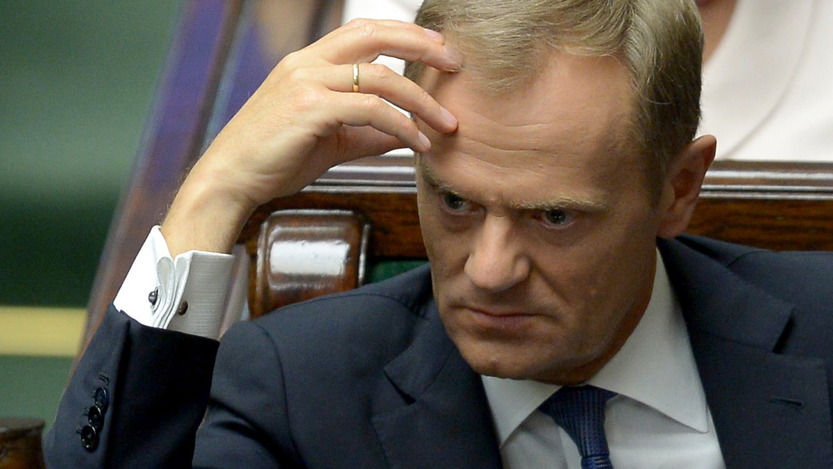 Premier Donald Tusk złożył w Sejmie wniosek o wotum zaufania dla rządu. Przekonywał, że w związku z podsłuchami mogą być zagrożone interesy państwa polskiego. Premier przeprosił za "bulwersujące, momentami skandaliczne zachowania, język, niestosowne słowa" polityków.