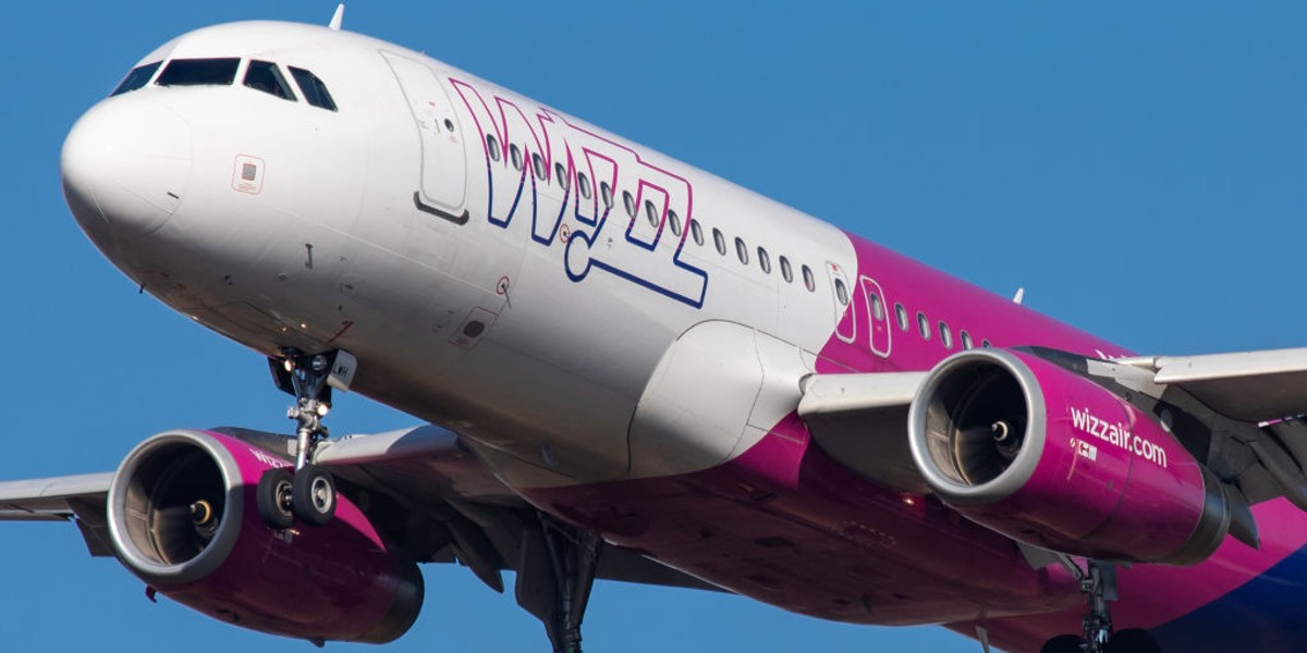 Wizz Air w Polsce oferuje loty z dziewięciu lotnisk. W sumie oferuje loty z 25 baz na ponad 700 trasach łączących 155 lokalizacji w 45 krajach.