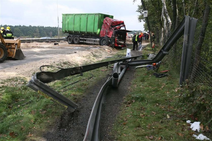 Ciężarówka wywróciła się na trasie katowickiej