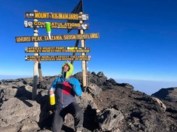 Polak znany z "Mam talent!" zdobył Kilimandżaro. Przez całą drogę żonglował butelkami