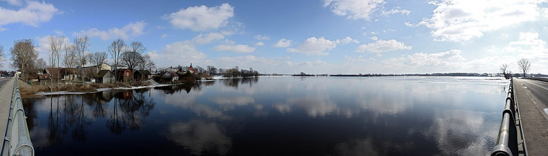 Panorama rzeki Wieprz w Jeziorzanach