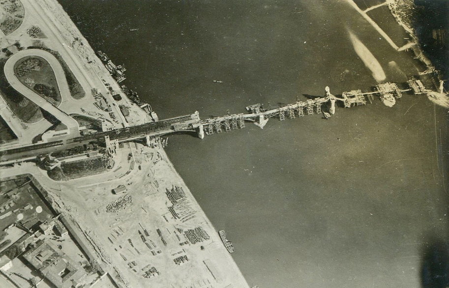 Most w odbudowie, rok 1916.