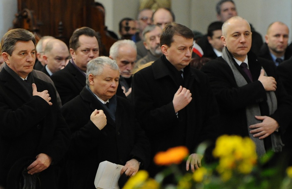 Marek Kuchciński, Jarosław Kaczyński, Mariusz Błaszczak, Joachim Brudziński podczas mszy świętej, fot. PAP/Grzegorz Jakubowski