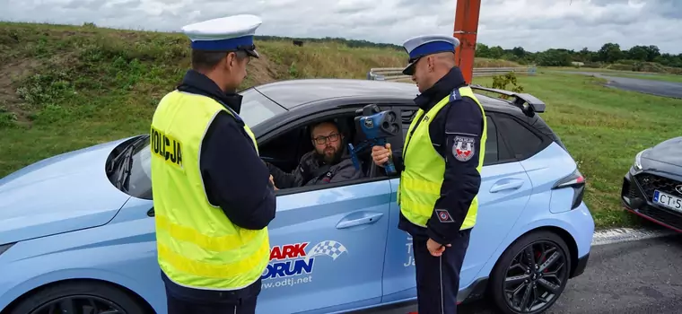 Policjanci zbroją się w nowoczesne laserowe mierniki prędkości. Wiemy, gdzie trafiły