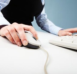 Podatnicy wciąż obawiają się składać elektroniczne PIT-y. Niepotrzebnie