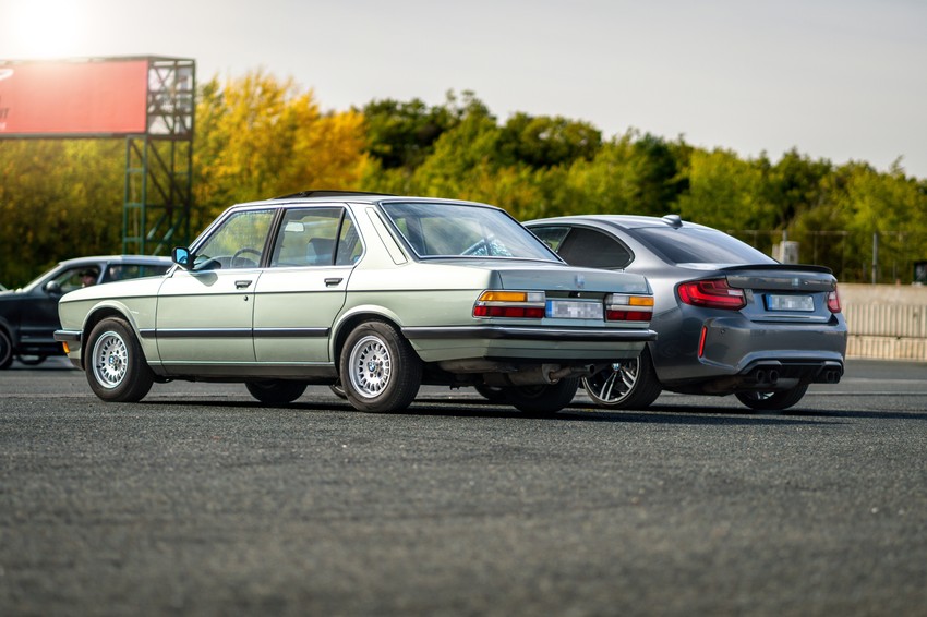 Stari i novi automobil