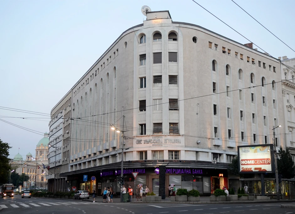 Igumanova palata pre vraćanja statue