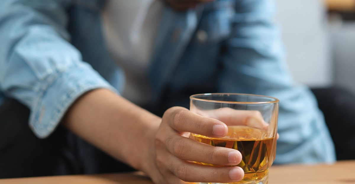 Kiedy nie wolno pić alkoholu? Dziewięć niebezpiecznych sytuacji