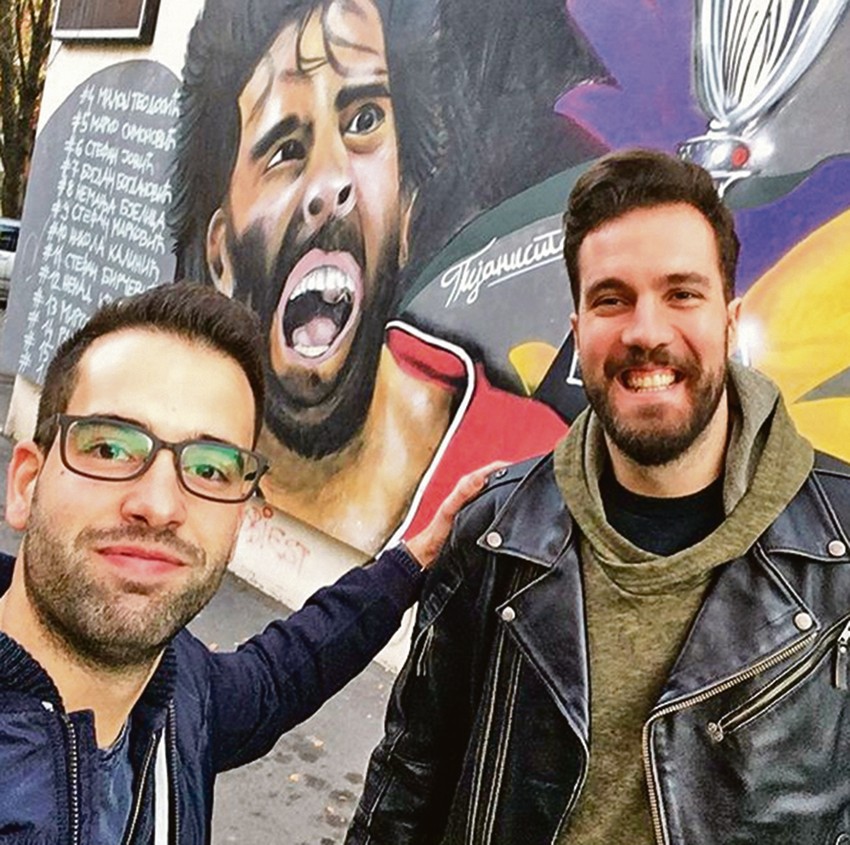 Andrej sa našim košarkašem Miroslavom Raduljicom