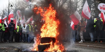 Kolejne grupy dołączyły do protestujących rolników. "Zobaczycie jak płonie Warszawa"