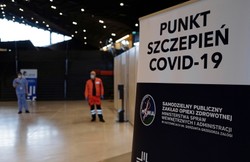 Ruszyły proces zgłoszeń na szczepienia przeciw COVID-19. Cez: Notujemy olbrzymi ruch