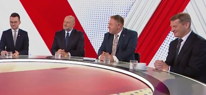 Niezręczna cisza w TVP Info. Dziennikarka zapytała posłów o okres i owulację