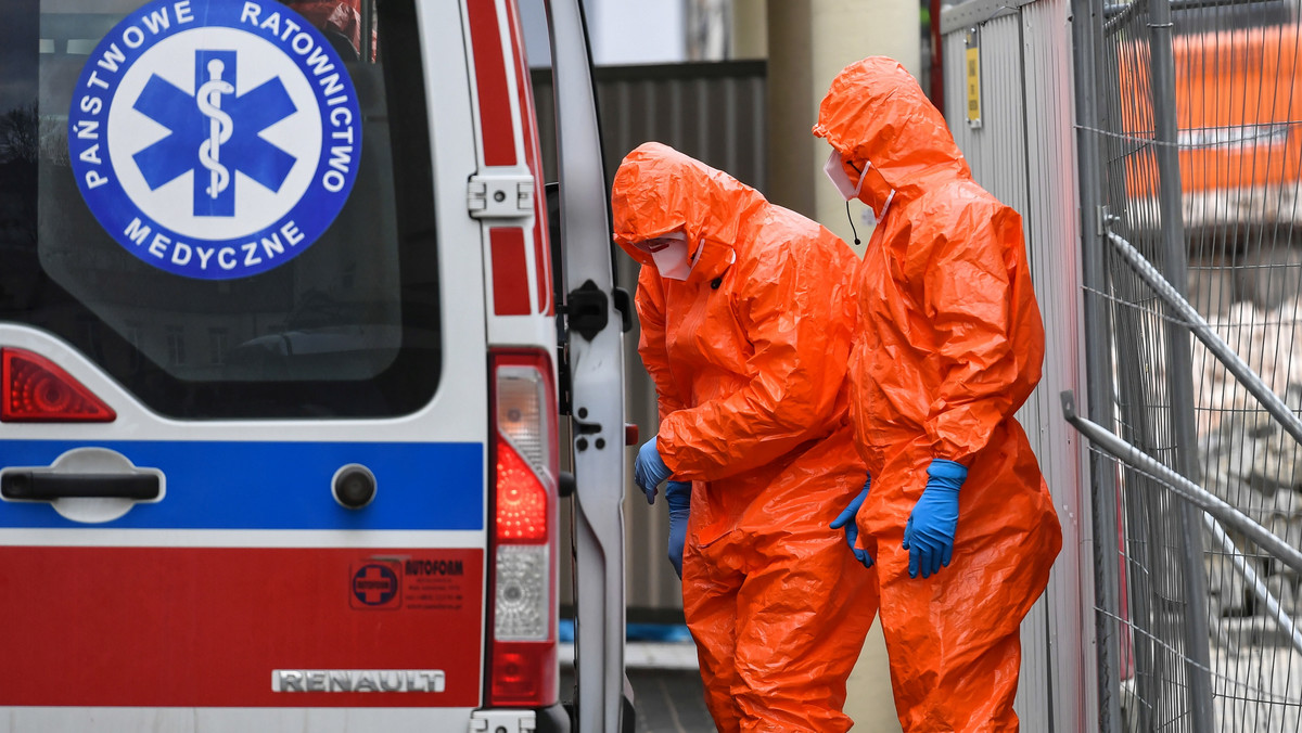 Mamy siedem przypadków zakażenia koronawirusem, potwierdzonych pozytywnymi wynikami testów laboratoryjnych - przekazało Ministerstwo Zdrowia. Łącznie w Polsce odnotowano już 58 przypadków, w tym jeden zgon.