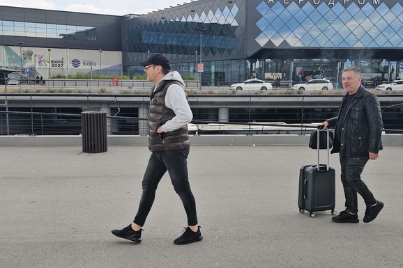 IZBACIO JEDNU NAMIRNICU I SMRŠAO 30 KILOGRAMA Pevač se istopio, žene lude za njim, a evo u čemu je tajna