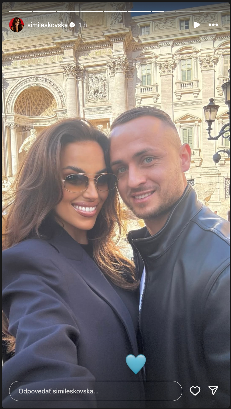 Slovenský futbalista Stanislav Lobotka s partnerkou Simonou Leskovskou.