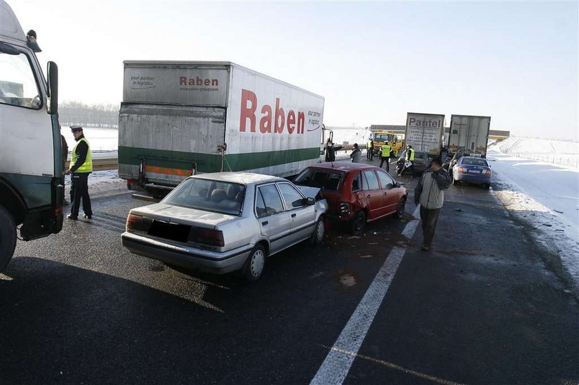 Ofiary śmiertelne w karambolu na A4. Trasa zablokowana