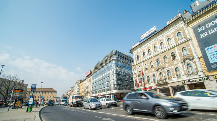 Hétfőn kezdődik a Blaha Lujza tér felújítása, hetekig forgalomkorlátozás lesz /Fotó: MTI/Fotó: Balogh Zoltán