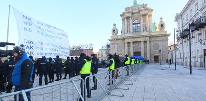 Tabuny policji, barierki... Takiej miesięcznicy jeszcze nie było!