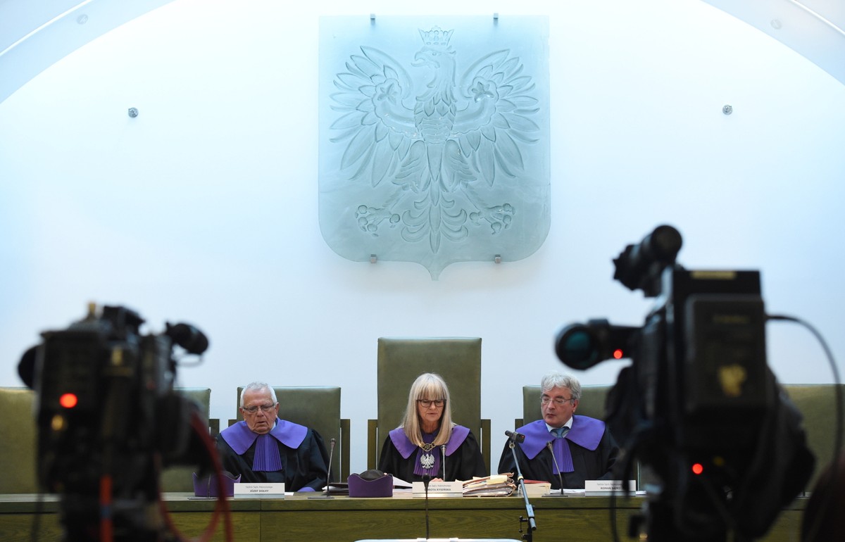 Sędziowie Sądu Najwyższego, od lewej: Józef Dołhy, Dorota Rysińska i Roman Sądej, podczas rozprawy przed Sądem Najwyższym w Warszawie ws. Katarzyny Waśniewskiej