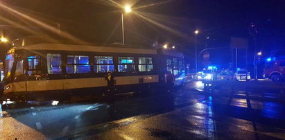 Zderzenie autobusu z tramwajem. Kilkanaście osób rannych