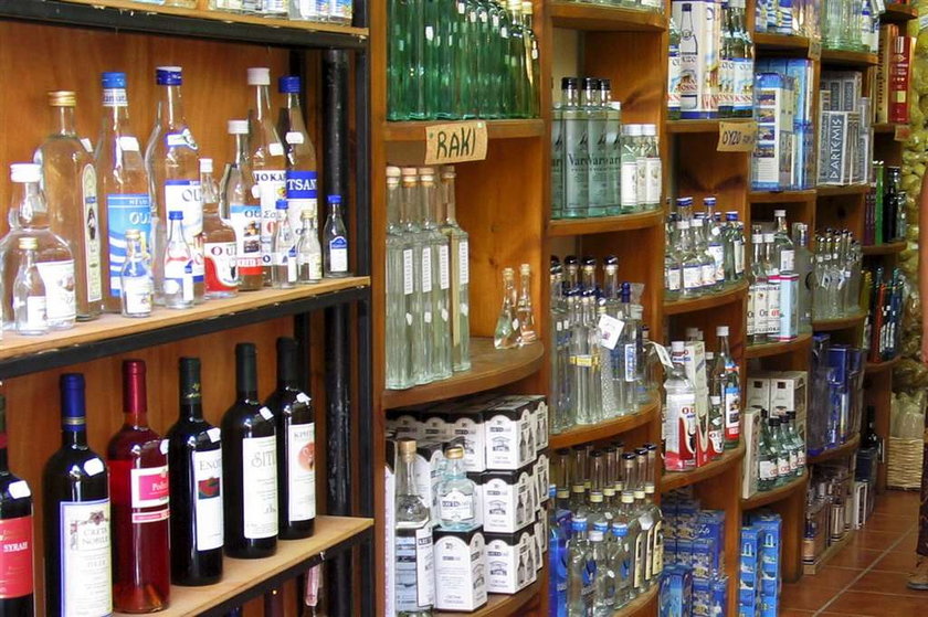 Prohibicja w Warszawie i Krakowie. Zakaz sprzedaży i picia alkoholu w weekend. W weekend nie kupisz nigdzie piwa.