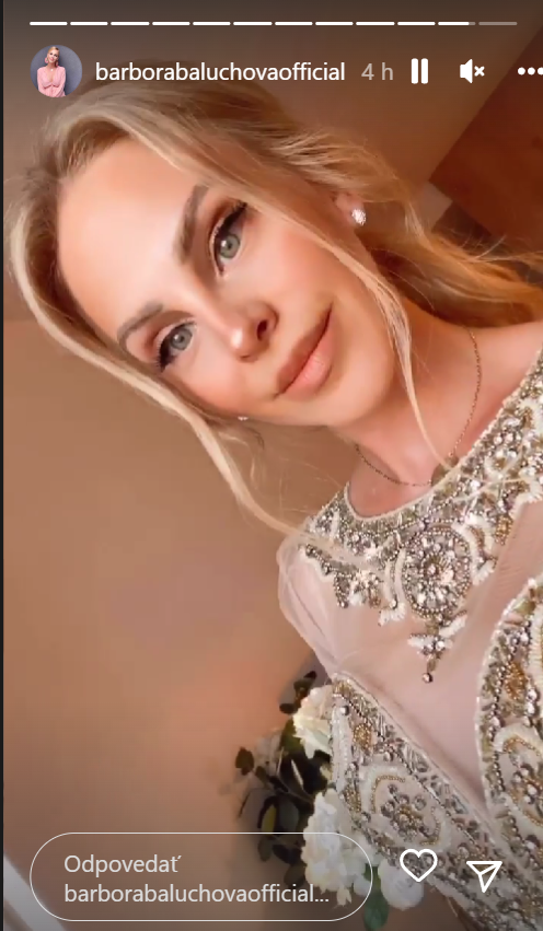 Speváčka Barbora Balúchová zverejnila fotku v bielych šatách, ktorou zmiatla fanúšikov.