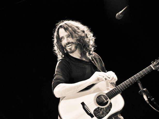 Chris Cornell gra bez prądu