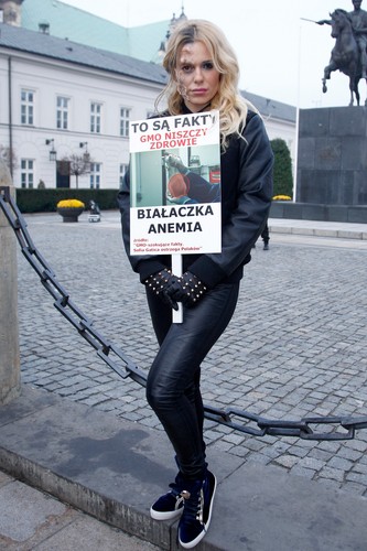 Oszpecona Doda protestuje przeciwko GMO