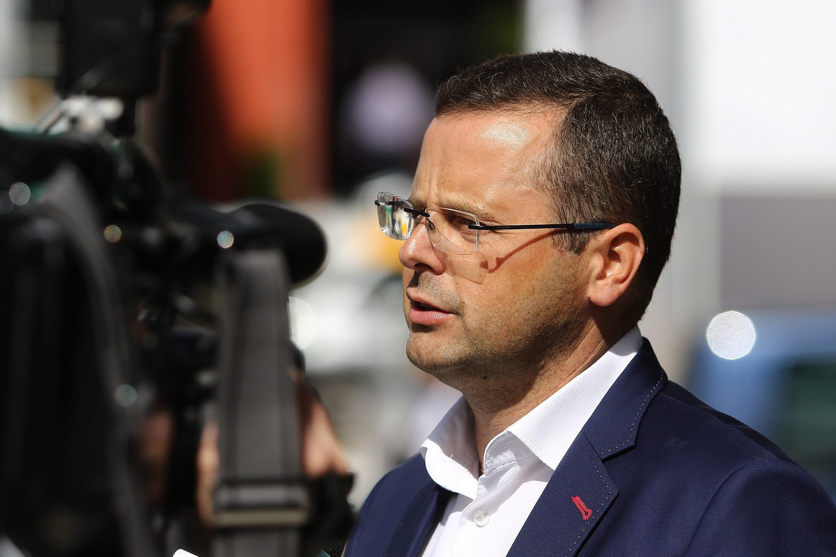 Mariusz Sokołowski – polski policjant i historyk, w latach 2007–2015 rzecznik prasowy Komendanta Głównego Policji. Wykładowca akademicki, inspektor Policji w stanie spoczynku.