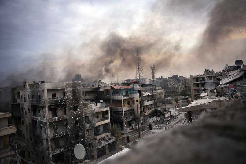 Zniszczone budynki w Saif al Dawle. dzielnicy Aleppo.