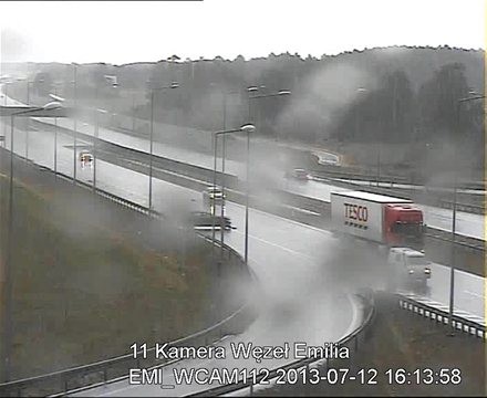 Poślizg i wypadek na węźle Emilia na autostradzie A2