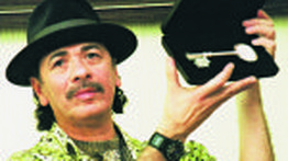 Santana 42 évig titkolta, hogy megrontották